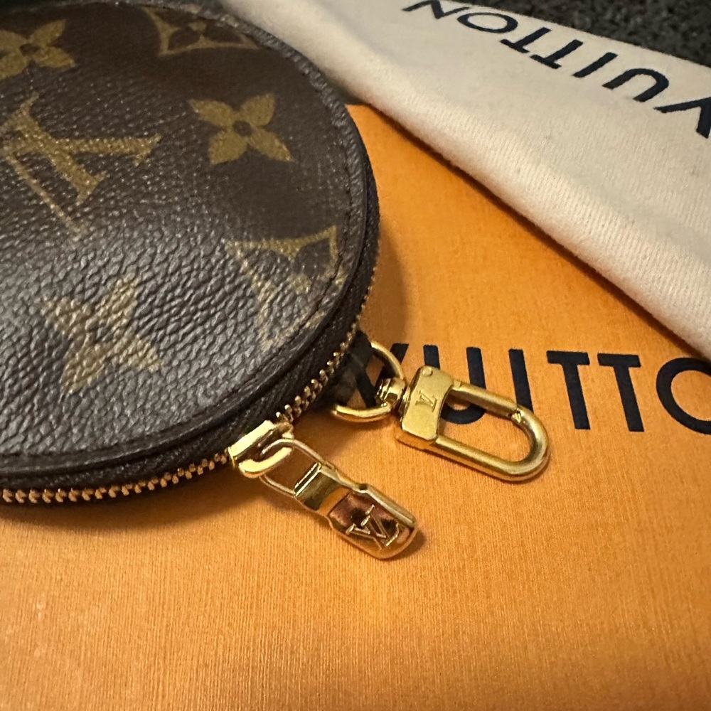Louis Vuitton Brown Gold Monogram Coin Pouch - Picture 4 of 7